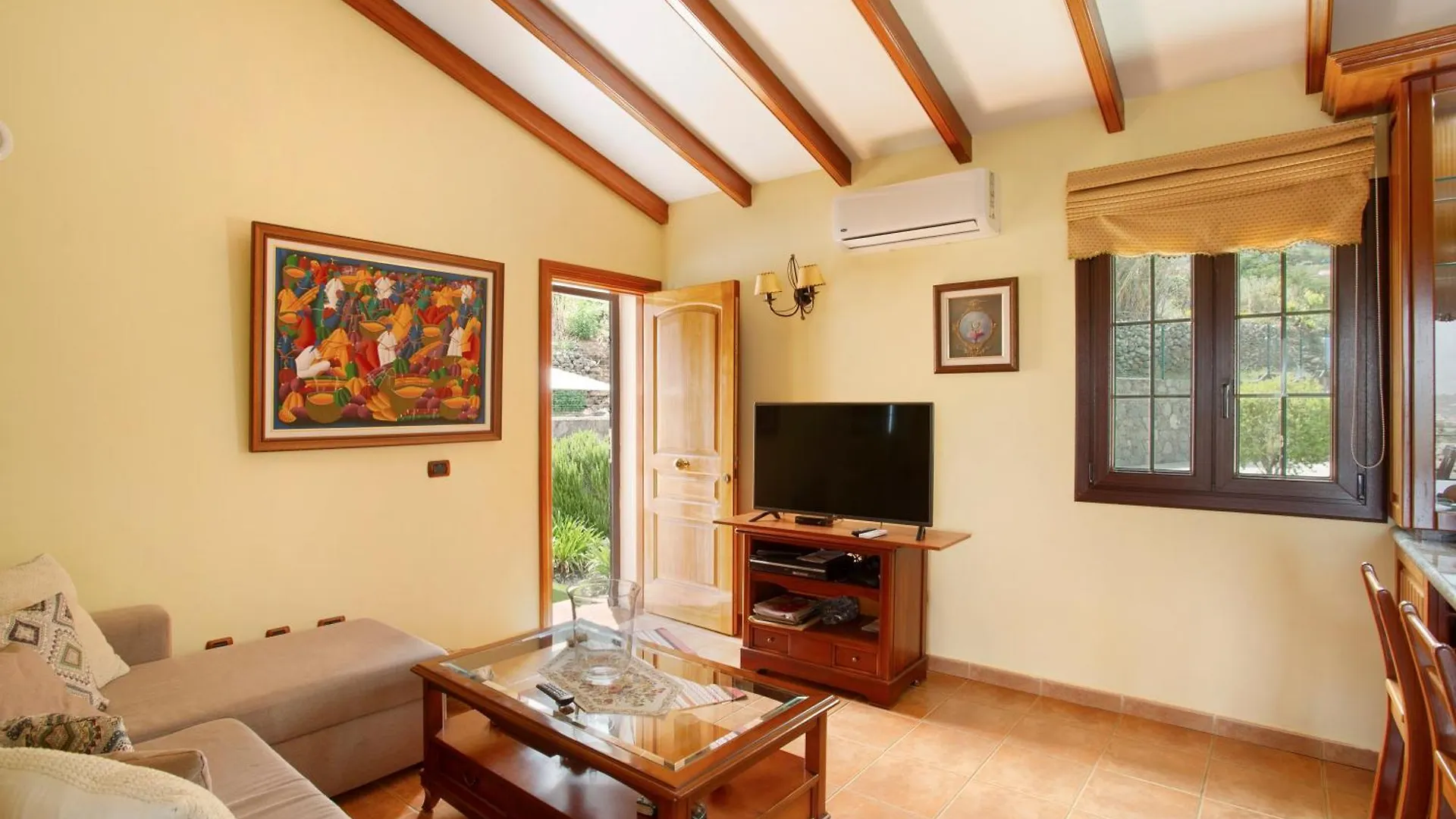 Casa Lucas Villa Vega de San Mateo Spain